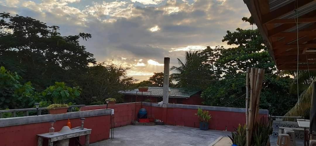 Casa Ricky'S Orange Walk Exterior foto